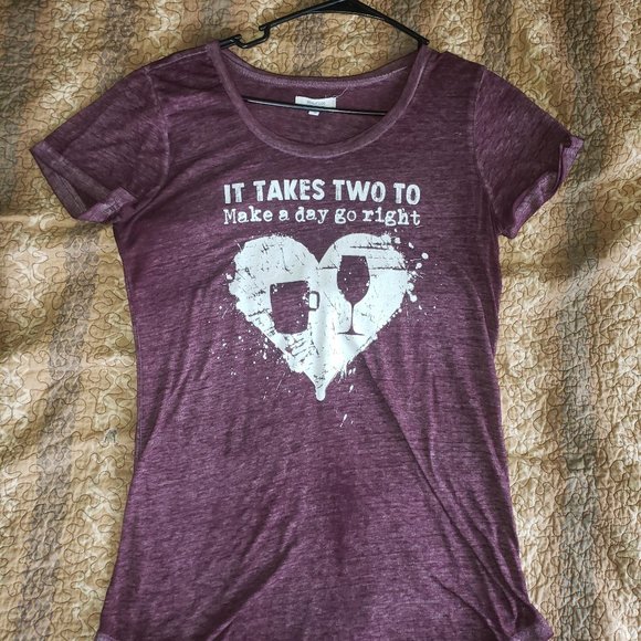 Maurices maroon graphic t - Picture 1 of 1